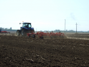 Peste 800.000 de cereri unice de plată depuse la APIA, pentru circa 9,8 milioane hectare