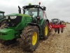 La Demoshow-ul IPSO din Săbăoani, „atletul” John Deere 6215R a jucat rolul antemergătorului noului tractor 8400R