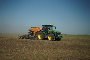 Consultanță și consiliere în domeniul utilajelor agricole, un nou serviciu oferit de Clubul Fermierilor