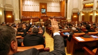 Deputații au admis cererea lui Iohannis de retrimitere a Legii pentru aprobarea Programului carne de porc din fermele româneşti către comisiile de specialitate pentru rapoarte suplimentare