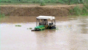 Tractorist botoșănean, luat de viitură