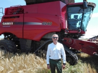 „Nici măcar fasolea sau mazărea nu sunt sparte, datorită sistemului centrifugal axial. Am descoperit un bulgar care recoltează sămânță de lavandă cu combina Axial-Flow”, (Stanson, Case IH)