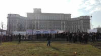 Ciobaniada I. Radiografia unui protest: Îmbrânceli, escaladarea gardurilor Palatului Parlamentului, scandări, fanfară, pensii speciale și... imposibilitatea modificării Legii 407/2006 prin Ordonanță de Urgență a Guvernului