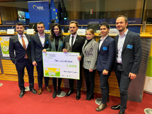 Cel mai bun proiect digital din UE, realizat de tineri fermieri români, premiat la Bruxelles