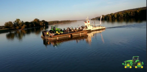 O lansare inedită pe Dunăre pentru 8RX, tractorul-bijuterie de la John Deere