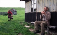 „Raportul de țară pentru România” este gata! Comisia Europeană crede că 55% dintre locuitorii de la sate continuă să fie expuși riscului de sărăcie sau de excluziune socială. Irigăm scump și nu suntem competitivi