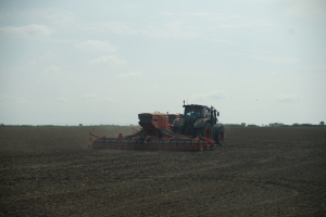„Investiții în exploatații agricole”, urmează lansarea componentei pentru sectorul vegetal. Ghidul solicitantului, în consultare publică