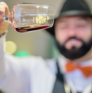 Primăvara începe cu RO-Wine, festivalul vinurilor premium și al experiențelor culinare
