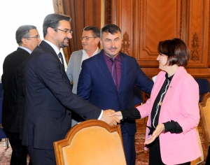 Am putea opta pentru o convergență către sectorul bio? Da, spune Botănoiu. Cu cine să lucrăm însă fermele partajate? „România a pierdut pe timp de pace trei milioane de cetățeni”