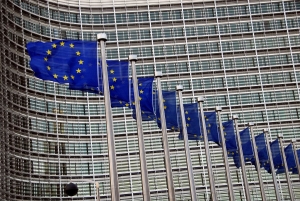 „Gaura” din bugetul PAC 2021-2017 - 27,4 miliarde euro (Farm Europe). CE propune o reducere moderată a finanțării pentru PAC de circa 5 la sută. Fermierii spun 4,5% scădere