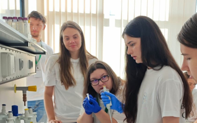 Premiere naționale și mondiale în domeniul biotehnologiilor, la USAMV Cluj-Napoca. Secvențierea integrală a genomului unei populații românești de dăunător - Drosophila suzukii
