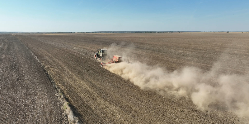 Fermierii au nevoie de finanțare pe termen lung, de un sistem național de gestionare a riscurilor și o Politică Agricolă Comună care să păstreze investițiile în ferme
